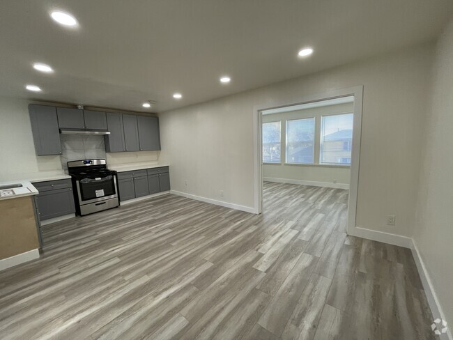 Kitchen & Dinning Area - 8453 S Van Ness Ave Unit Upstairs Rental