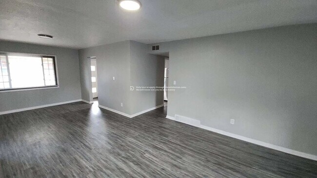 Photo - 729 Hemlock Dr