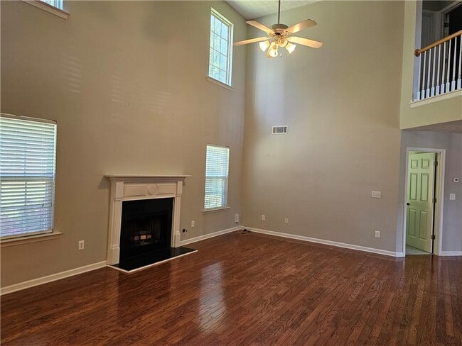 Photo - 645 Roxford Ln NE