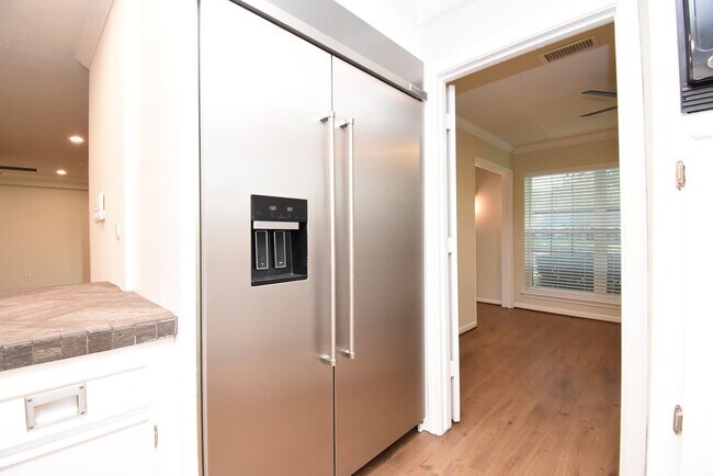 Photo - 2503 Southwick St