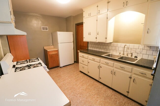 Photo - Awesome 3 bedroom 1 bathroom home located ...