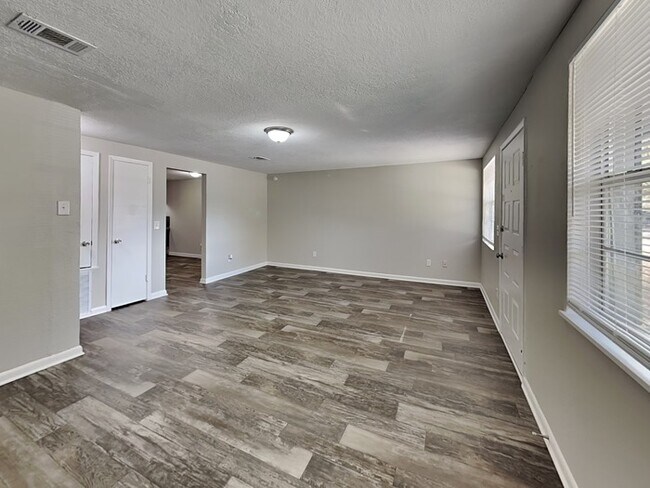 Photo - 7627 Mc Cowan Dr