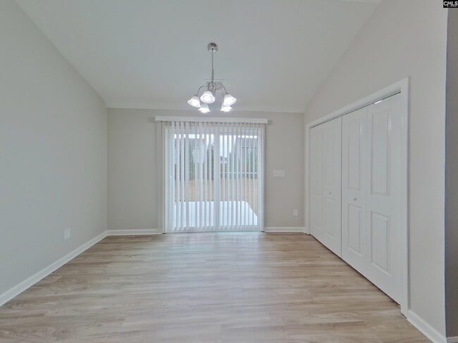 Photo - 333 Finch Ln