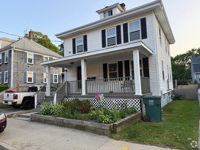 Building Photo - 36 Oak St Unit 2 Rental