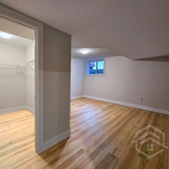 Photo - 9405 Elgin St