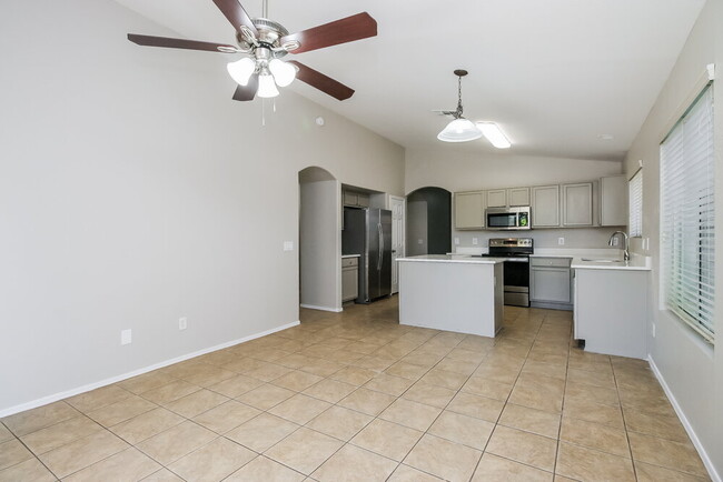 Photo - 1161 E Lakeview Dr