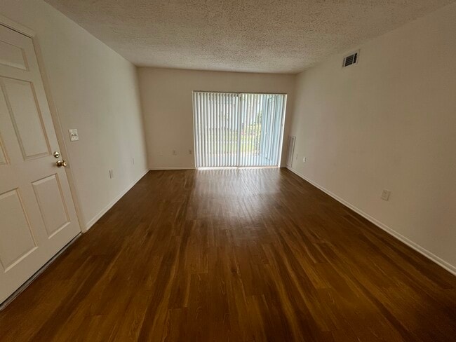 Sala de estar - Costa del Sol Apartments, LLC