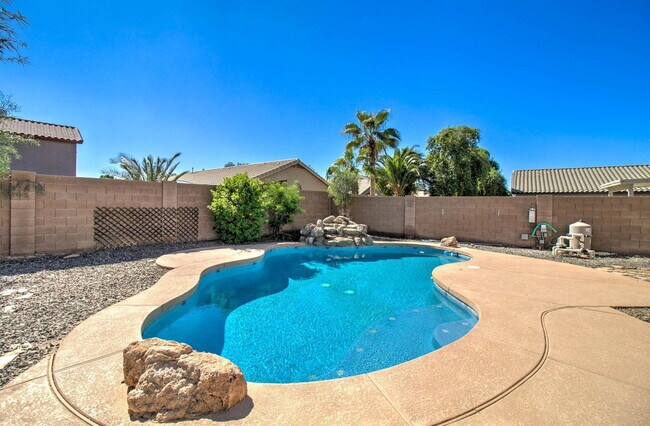 Photo - 16745 W Fillmore St