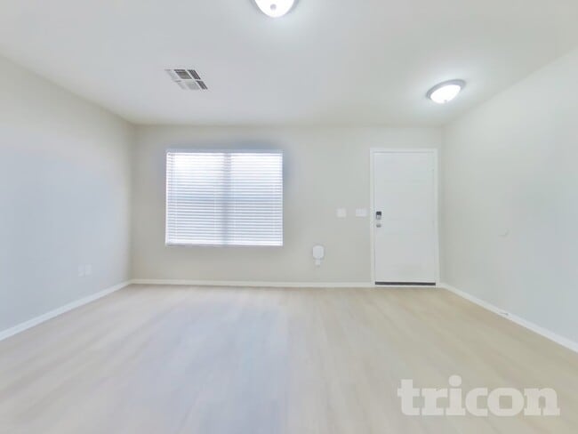 Photo - 106 S Valle Verde