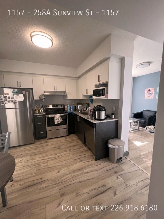 Photo - 258A-258A Sunview St