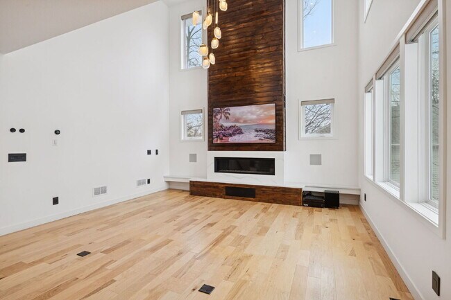 Photo - Luxurious 5-Bed/5 Baths, Granite & 3 Car Garage