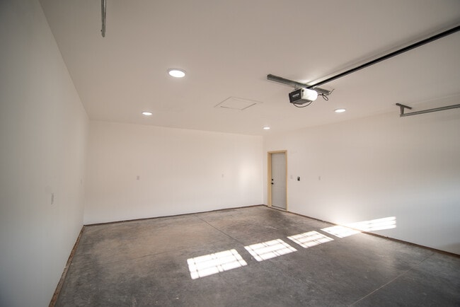 Photo - 4328 Beech Street