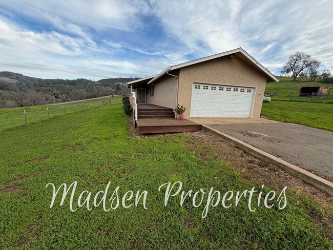 Building Photo - 784 Flag Creek Rd