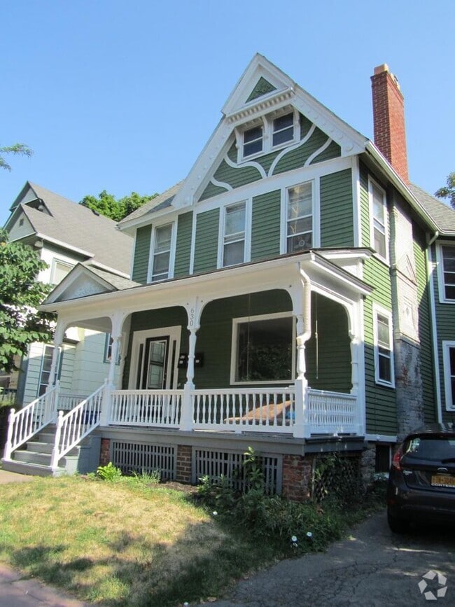 Building Photo - 630 University Ave Unit 1 Rental