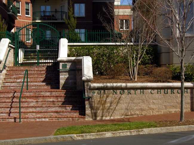 Entrance off West 7th Street - Jefferson Square
