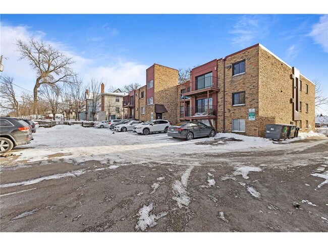 520 Ridgewood Ave Unit 4