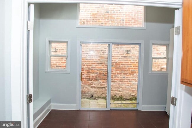 Photo - 8 E Henrietta St