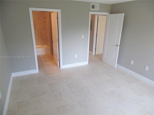 Photo - 2647 NW 33rd St Unit 2313