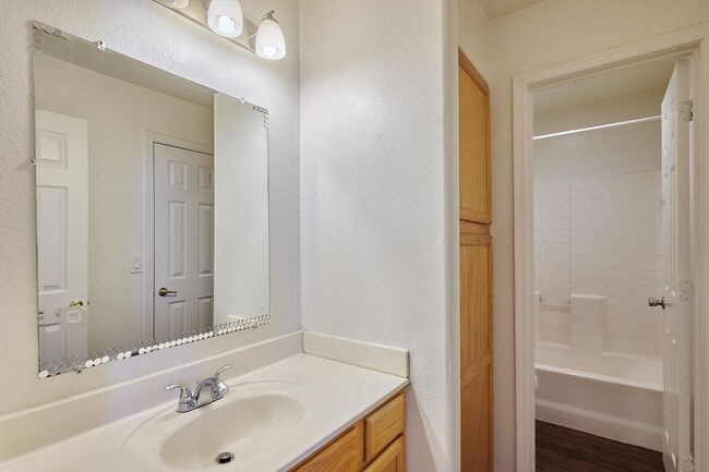 Building Photo - N Drew St Unit 414 N Drew Street