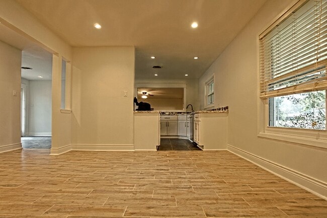 Photo - 6123 Reamer St