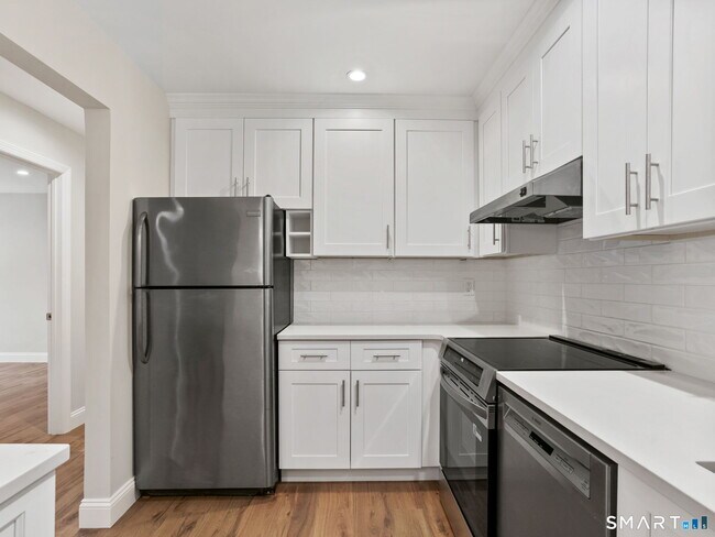 Photo - 92 Wilton Crest Rd