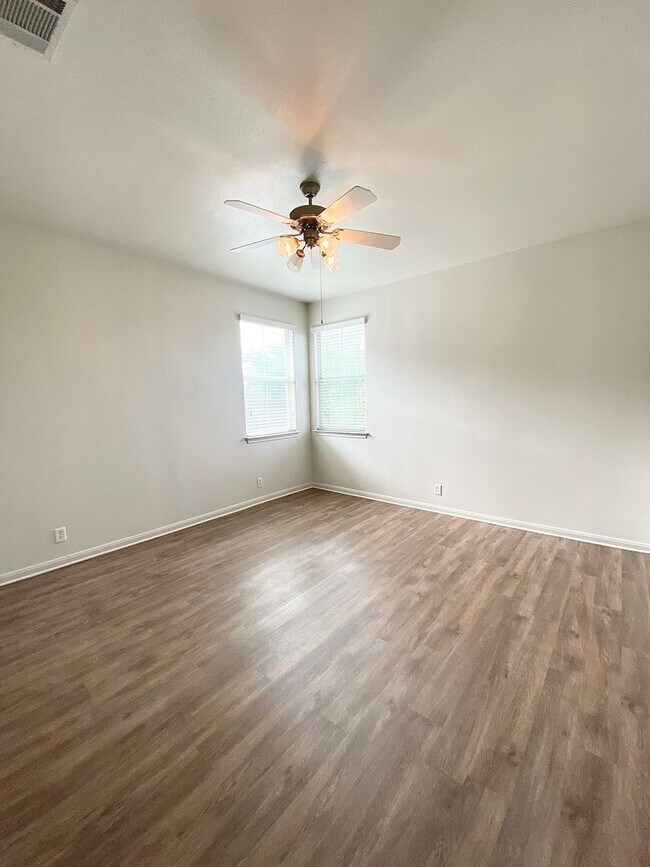 Photo - 2406 Allred Dr