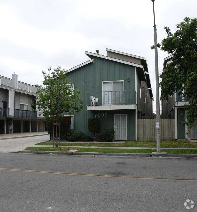 Photo - 7902 Holt Ave.