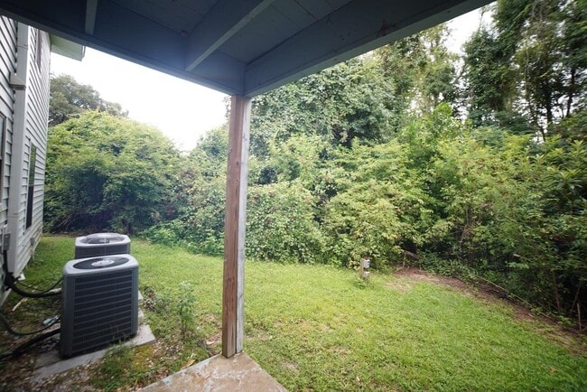 Building Photo - 2555 Chateau Ln Unit 2
