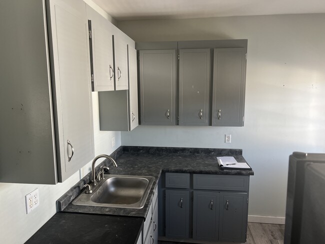 Building Photo - 816 3rd Ave Unit 4 Rental