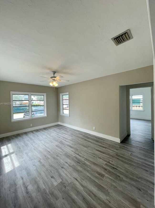 Photo - 820 SE 12th St