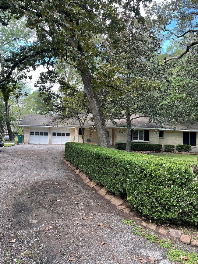 Photo - 1204 Apache Dr