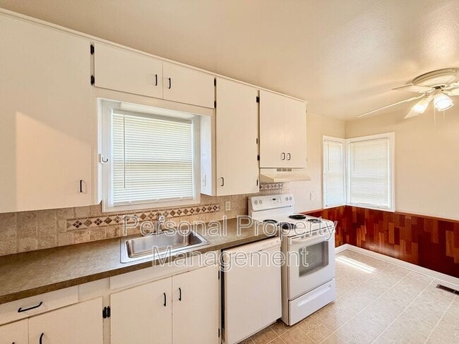 Photo - 506 W 39th St