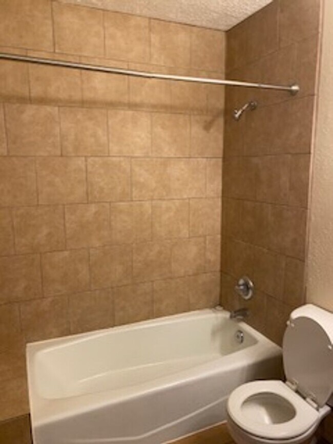 Photo - MENAUL12240 Unidad 12240 Menaul Blvd #C