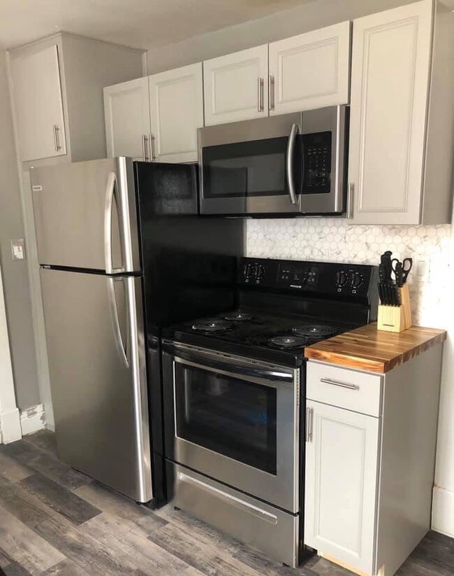 Building Photo - 137 W Michigan St Unit 2