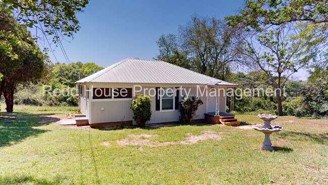 Photo - 103 Watkins St