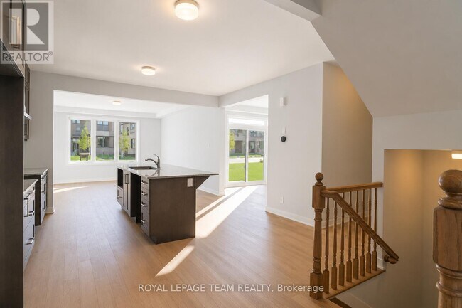 Photo - 803 Crossgate St