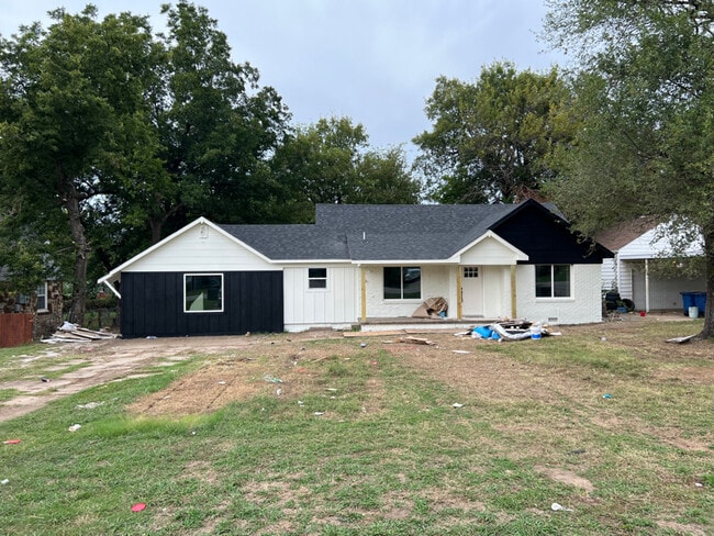 Building Photo - 637 Mohawk Blvd Rental