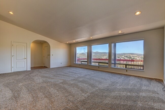 Photo - Large 3 bedroom 2 bathroom home in Prescott
