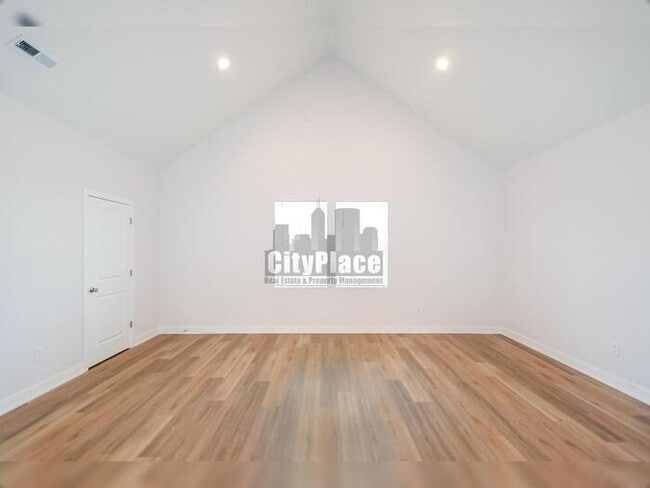 Photo - 1135 W 21st St