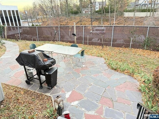 Photo - 272 Frances St