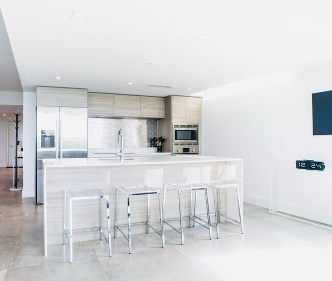 Photo - 6620 Indian Creek Dr Unit 708