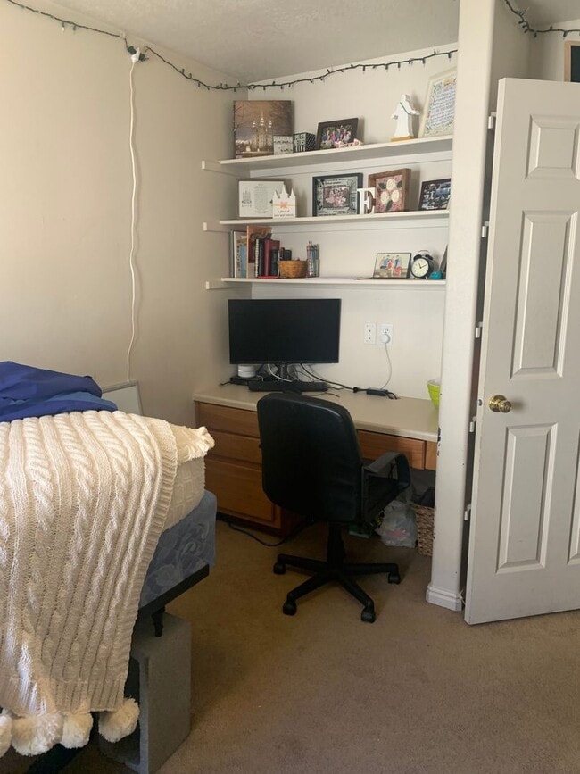 Photo - TWO PRIVATE ROOMS available at University Avenue Condos Unidad 1 (Back Right)