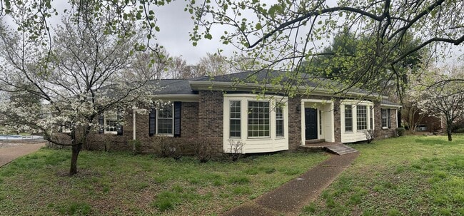 Building Photo - Newly Renovated Home on Quiet Neighborhood