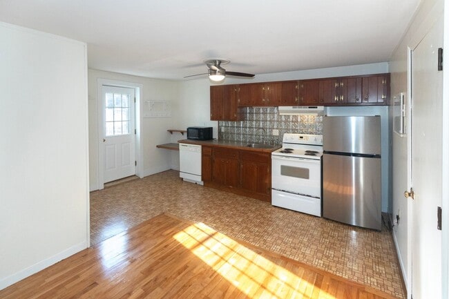 Building Photo - 174 Drew Rd Unit 3