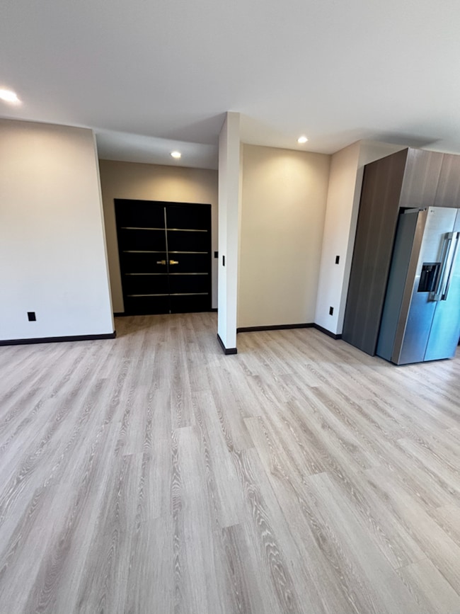 Photo - 751 Spire Bnd