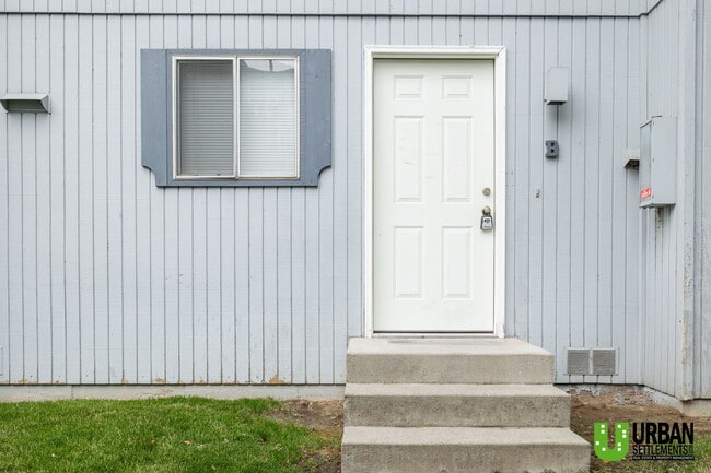 Building Photo - 3137 E 29th Ave Rental