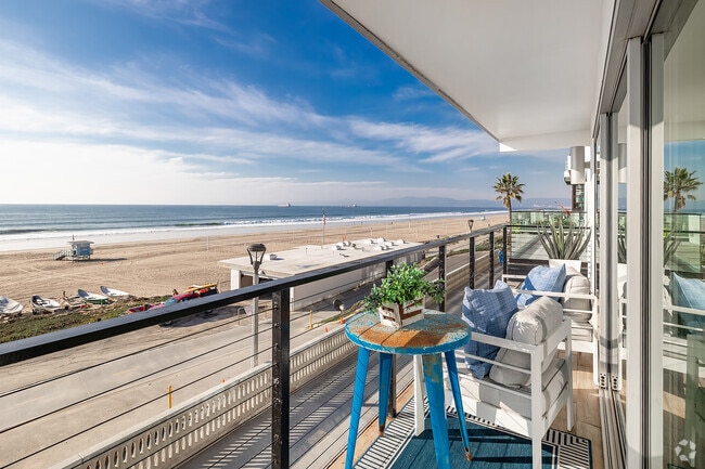 2BR, 2BA - 900SF - Balcony