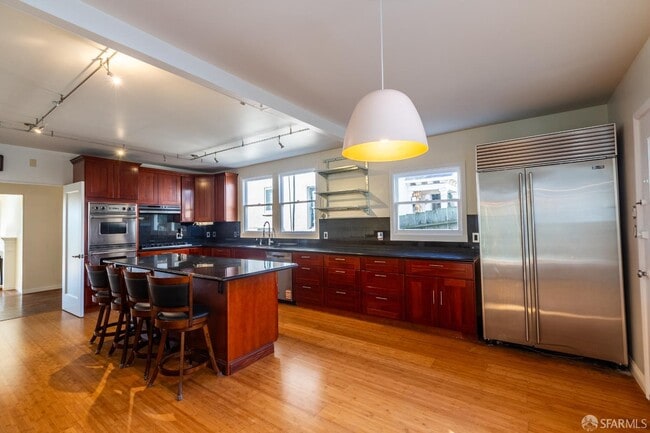 Photo - 1030 Ulloa St