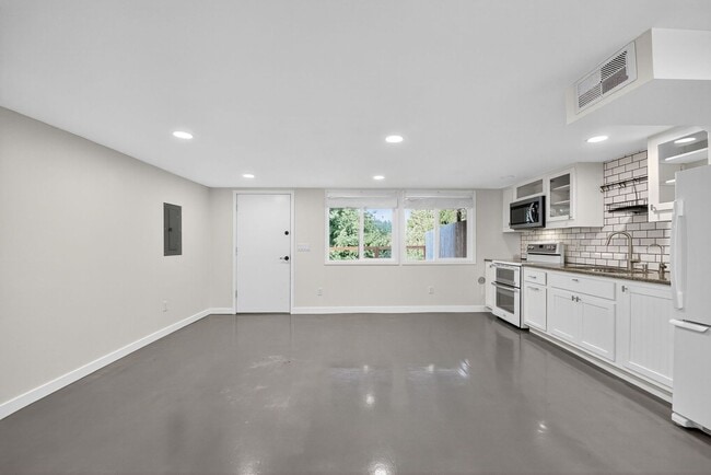 Photo - 5614 35th Ave E