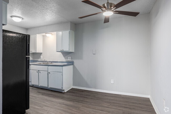 2BD, 1BA - 980SF - Dining Room